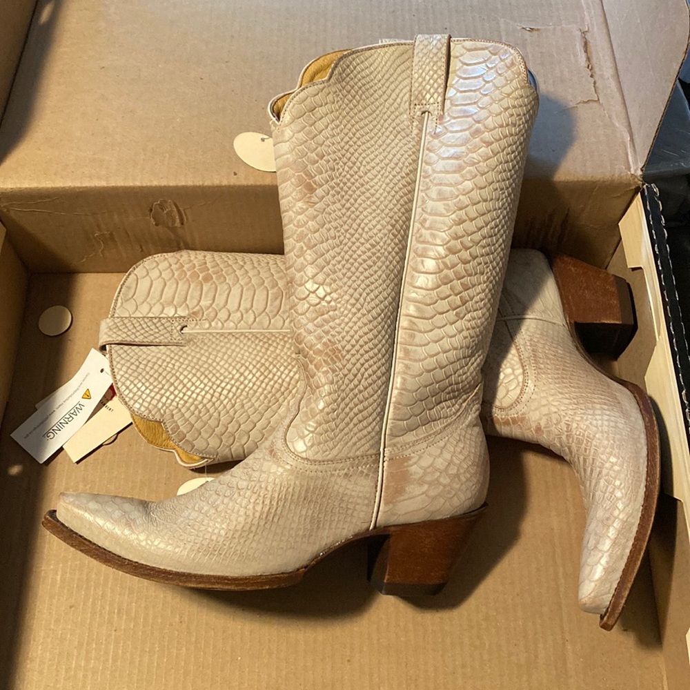 Idyllwind strut boots
